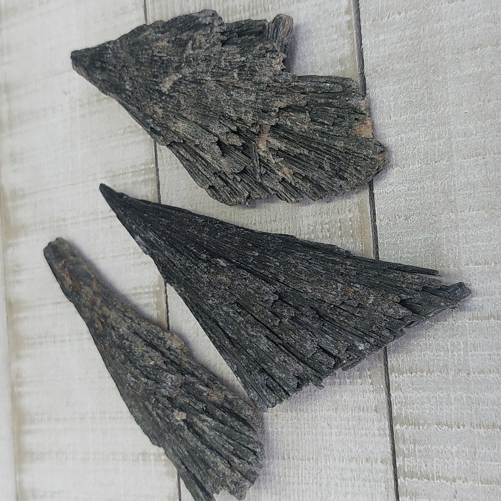 Black Kyanite Fans - Picture 5 of 5